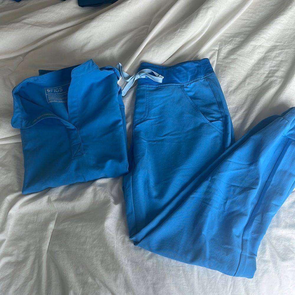 BRAND NEW WORN ONCE FIGS SET